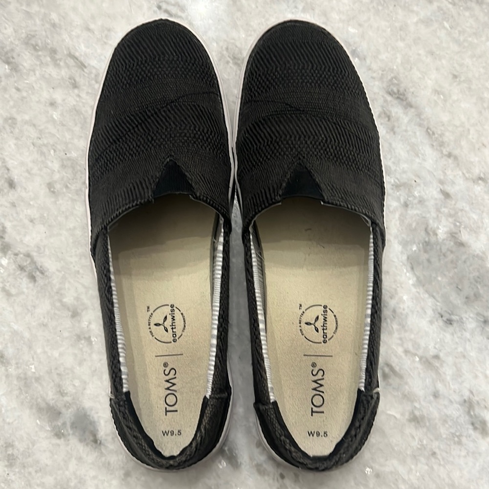 Toms sneakers